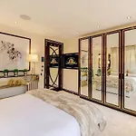 Albert R Apartment With Nice Location